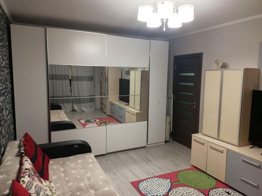 Private Room Near 3 Min Metrou Crangasi, 40 M2 Bukarest Exteriör bild