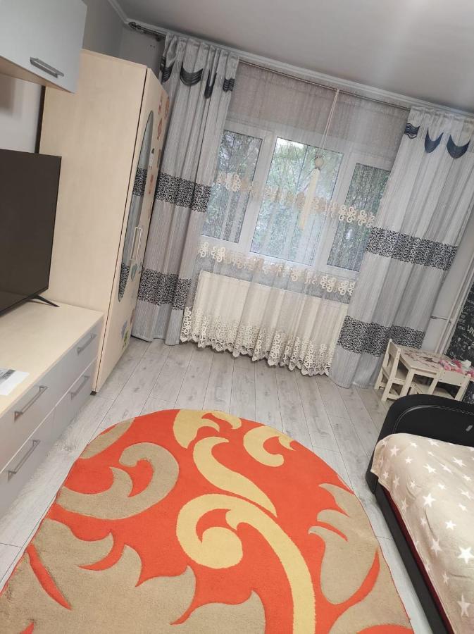 Private Room Near 3 Min Metrou Crangasi, 40 M2 Bukarest Exteriör bild
